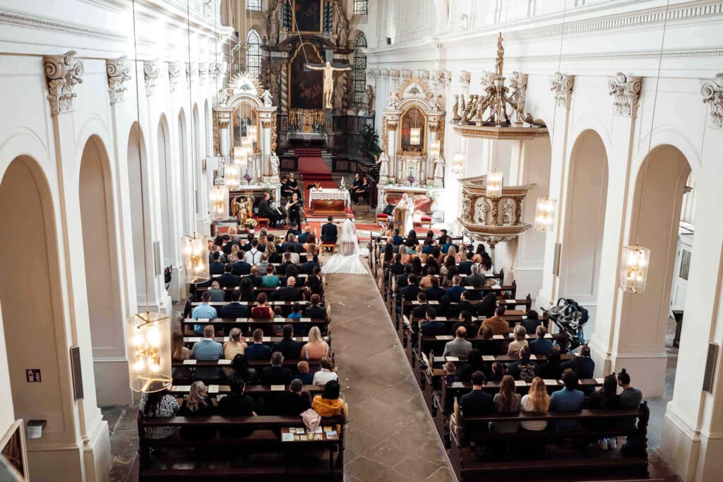Kirchliche Trauung in der Kirche Ringelheim in Salzgitter, begleitet vom Hochzeitsfotograf aus Wolfsburg