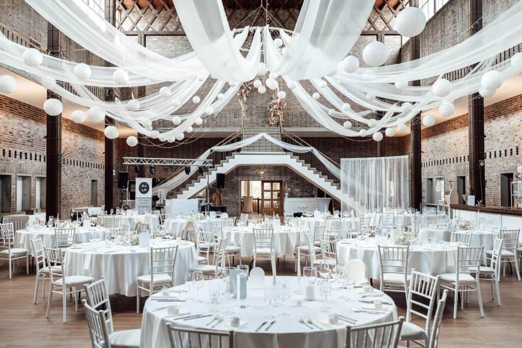 Hochzeitsfotograf Wolfsburg fotografiert den Festsaal der Haverlahwiese in Salzgitter als Hochzeitslocation