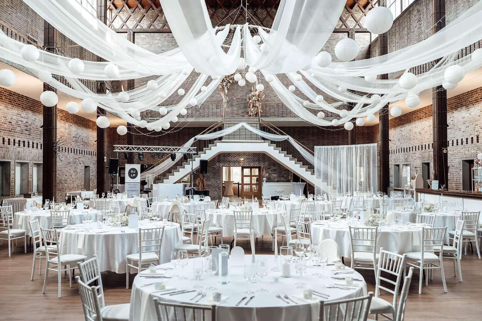 Hochzeitsfotograf Wolfsburg fotografiert den Festsaal der Haverlahwiese in Salzgitter als Hochzeitslocation