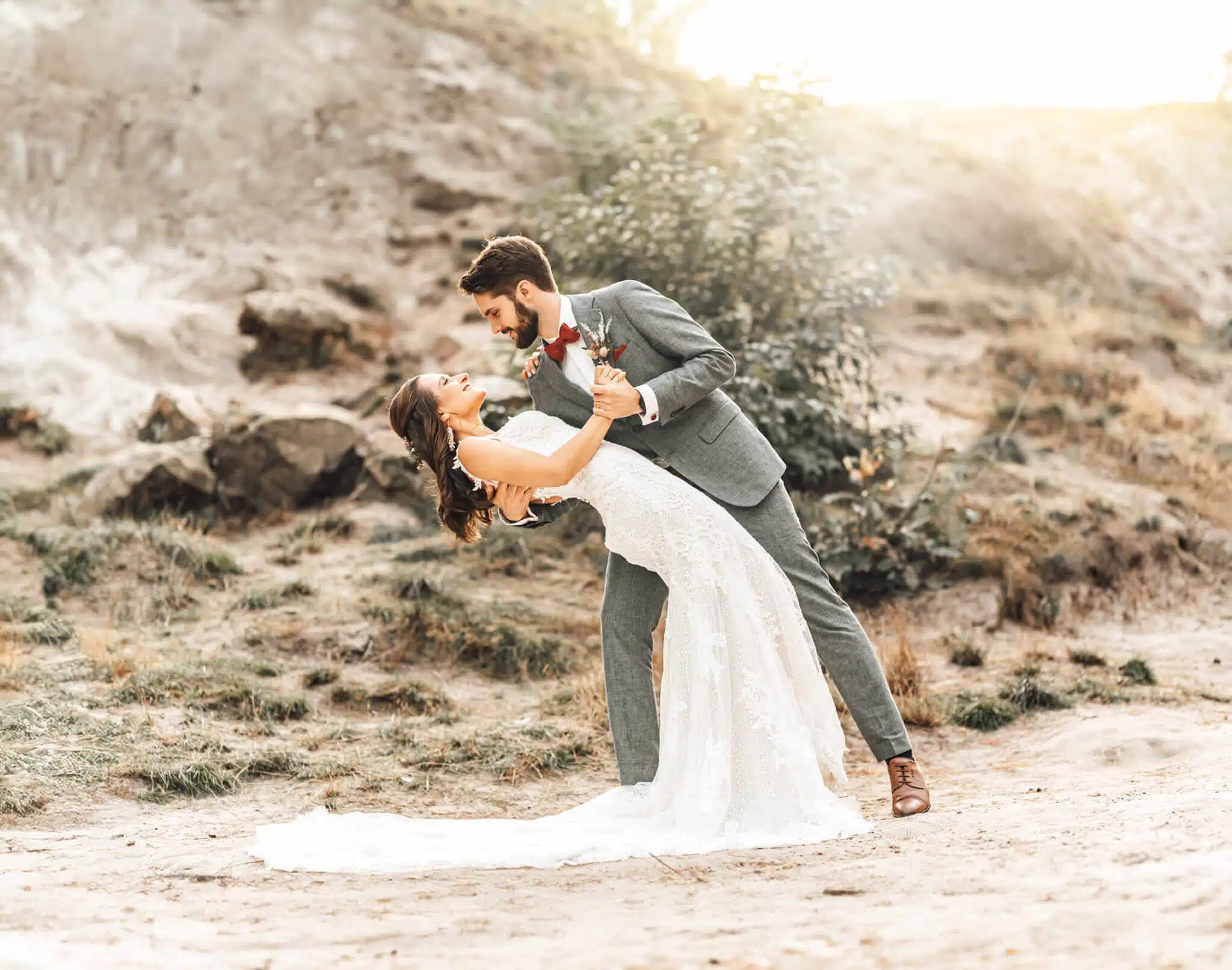 Brautpaar genießt Moment im Harz während After Wedding Shooting – Hochzeitsfotograf Salzgitter
